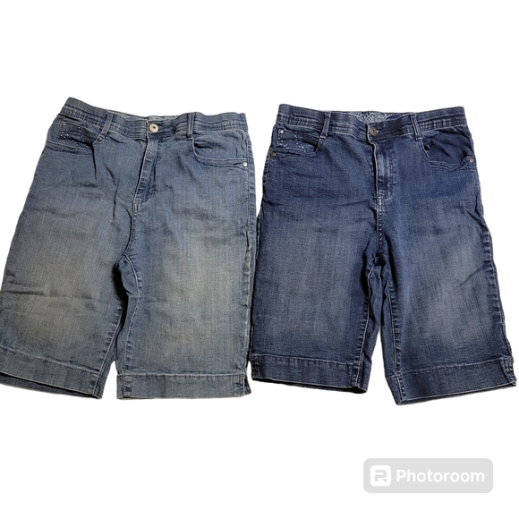 Lot of 2 Gloria Vanderbilt Denim Shorts- Size 6 - Rhinestone on pockets - Picture 3 of 6